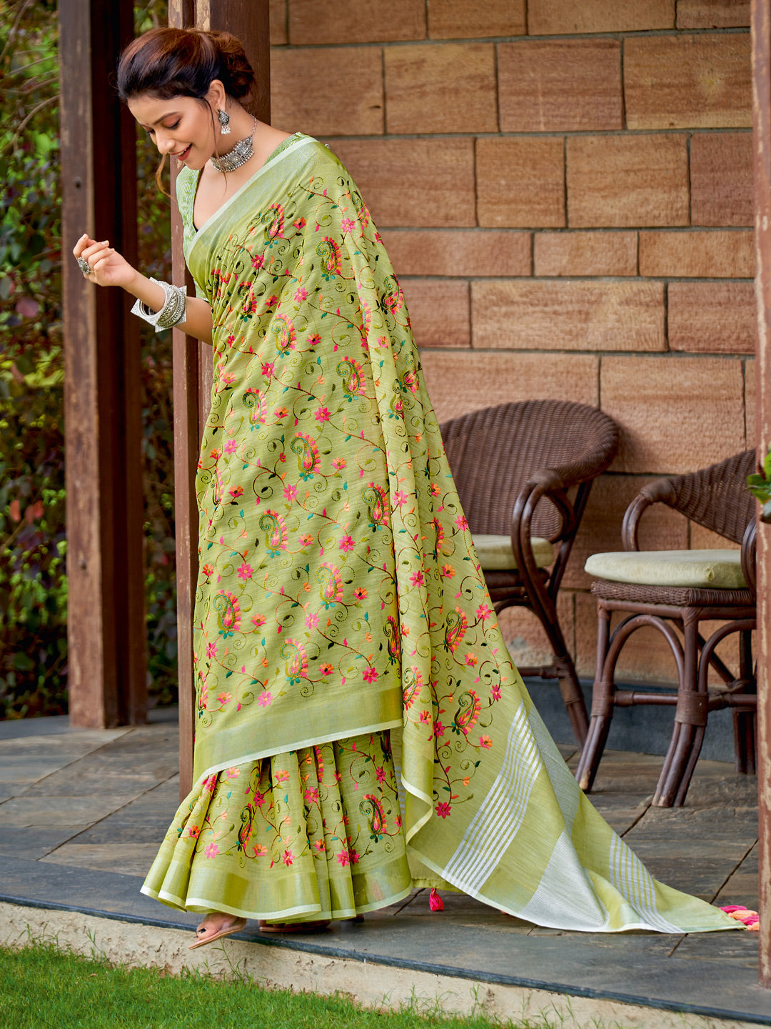 Elegant Linen Cotton Saree with Intricate Embroidery – Office & Festive Wear