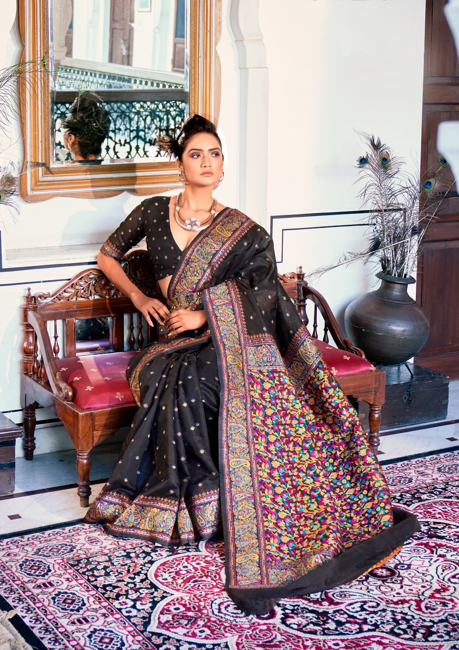 Elegant Black Soft Silk Saree: Perfect for Weddings and Parties