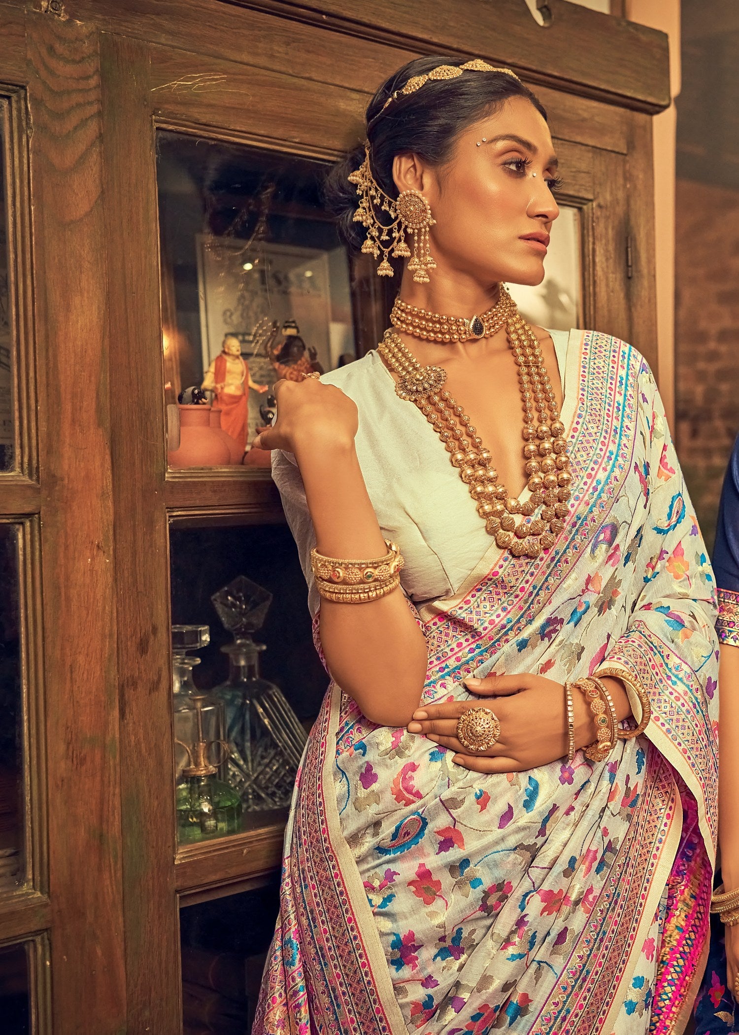 Elegant White Kashmiri Modal Saree: Perfect for Parties and Weddings
