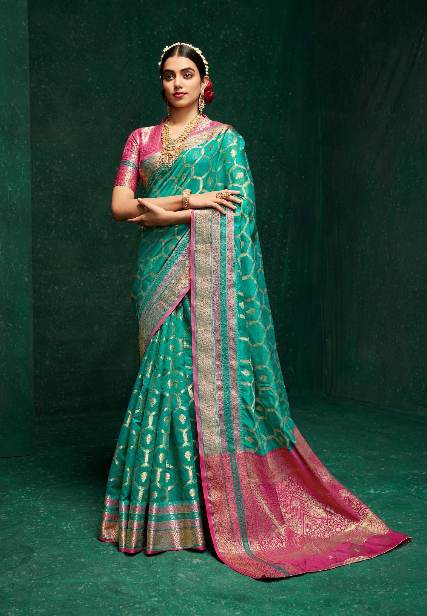 Enchanting Sea Green Soft Silk Saree: A Glamorous Choice for Weddings and Parties