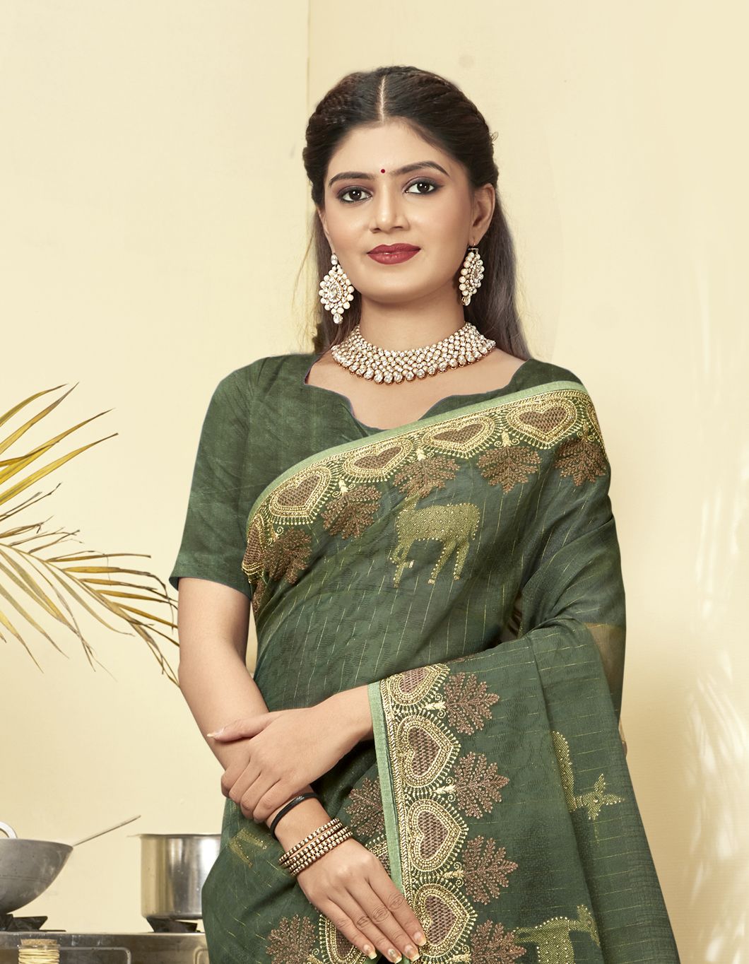 Enchanting Green Georgette Art Silk Saree: Perfect for Party & Wedding Wear