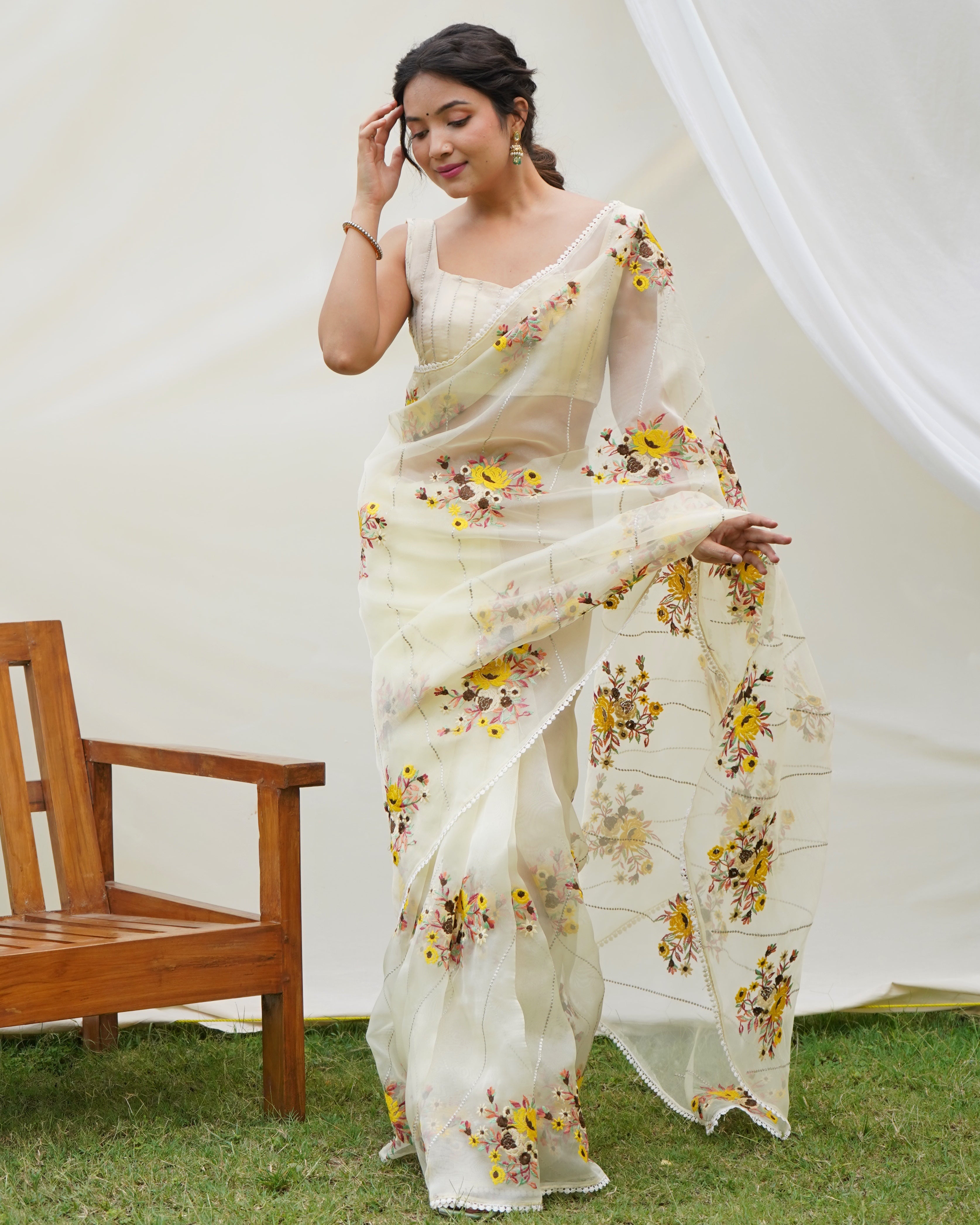 Elegant Cream Soft Silk Saree: Perfect for Weddings and Parties