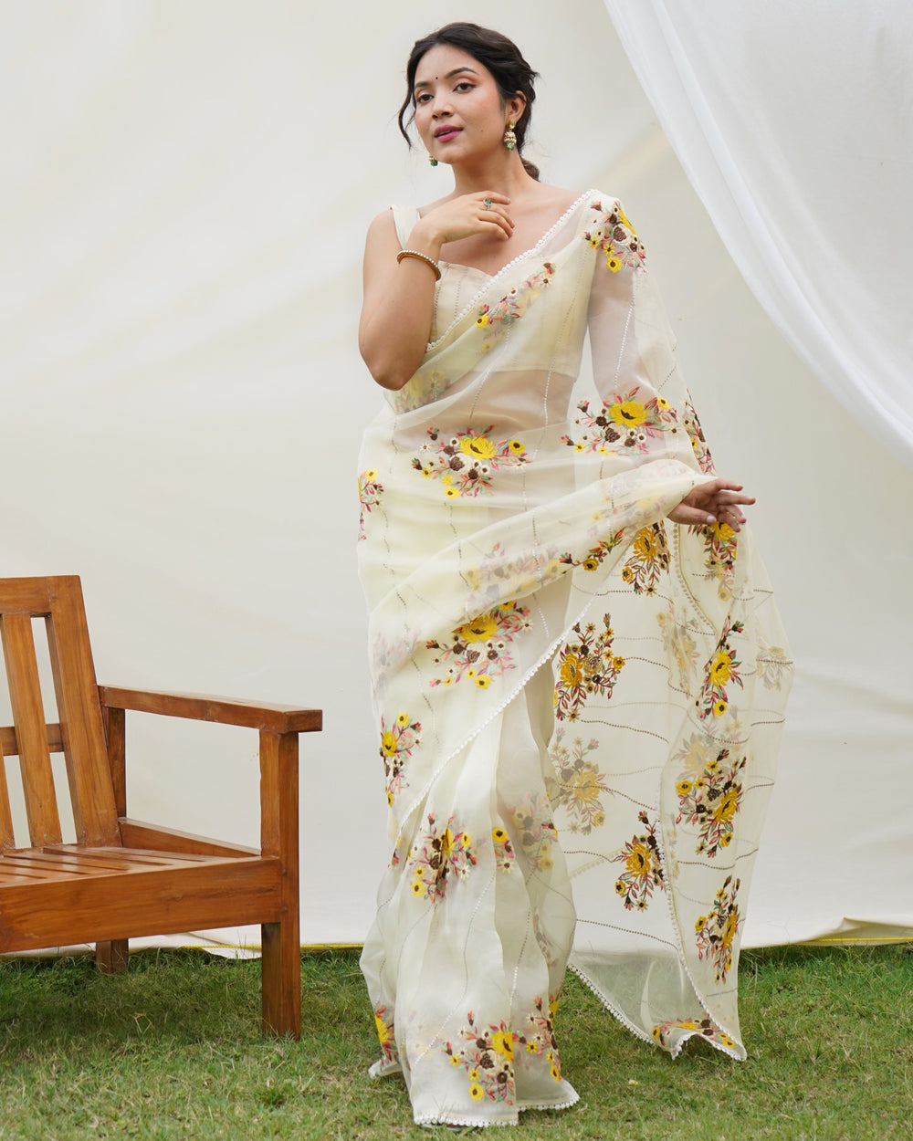 Elegant Cream Soft Silk Saree: Perfect for Weddings and Parties